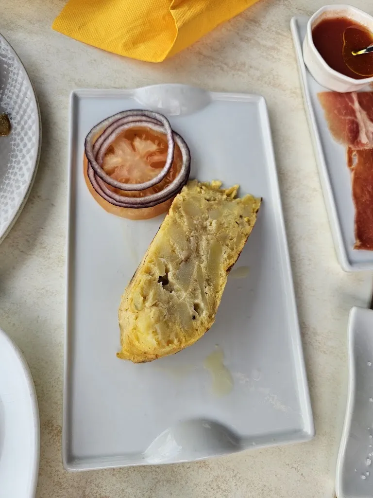 Helen Collins_Bar Moon_Costa Teguise_review