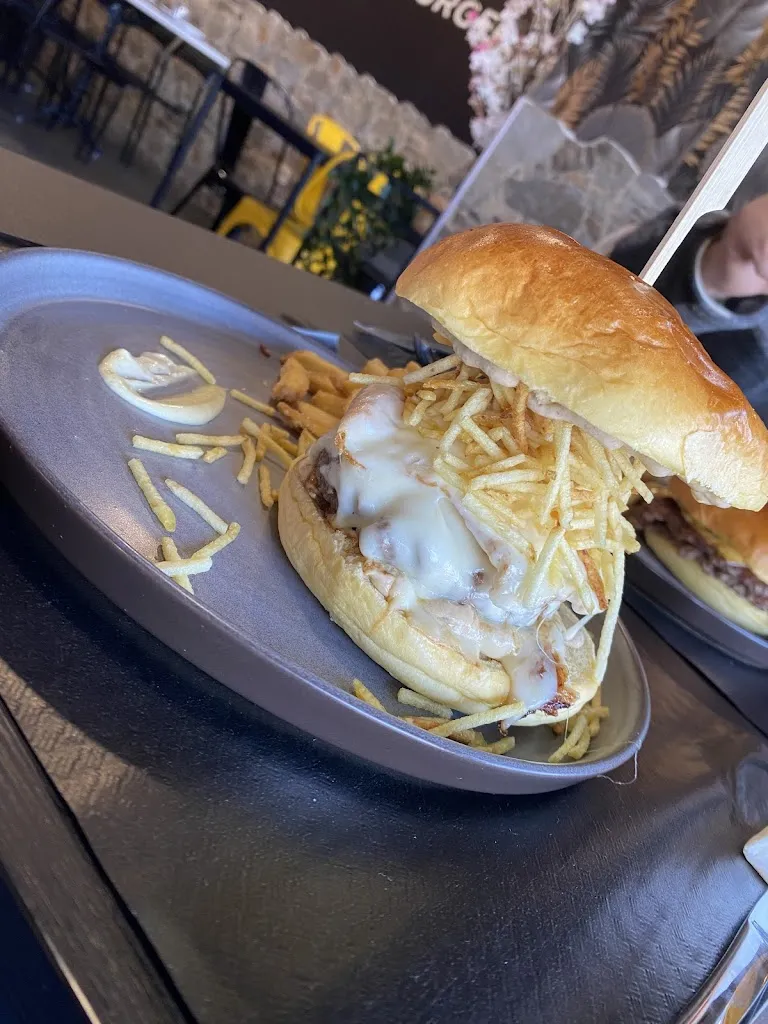 Lara Riveira Duran_📍Lovely Burger Bar_Arteixo_review