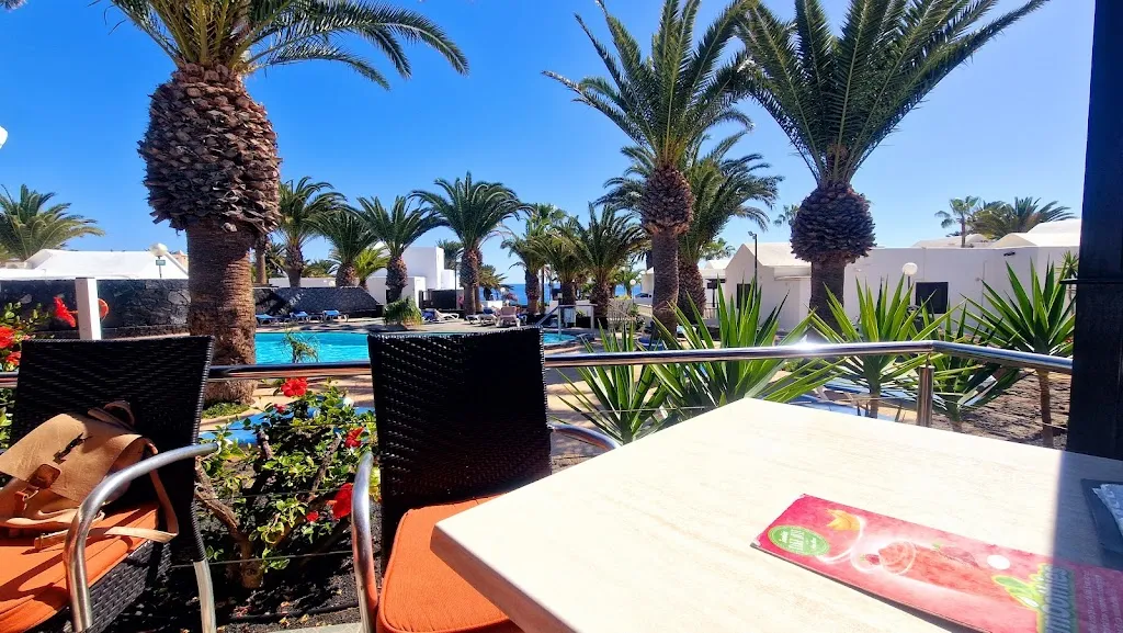 Mark Fisher_Los-Amigos Cafe Bar_Costa Teguise_review