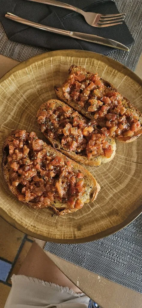 Kovacevic Lea_B-Side Cafe_Costa Calma_review