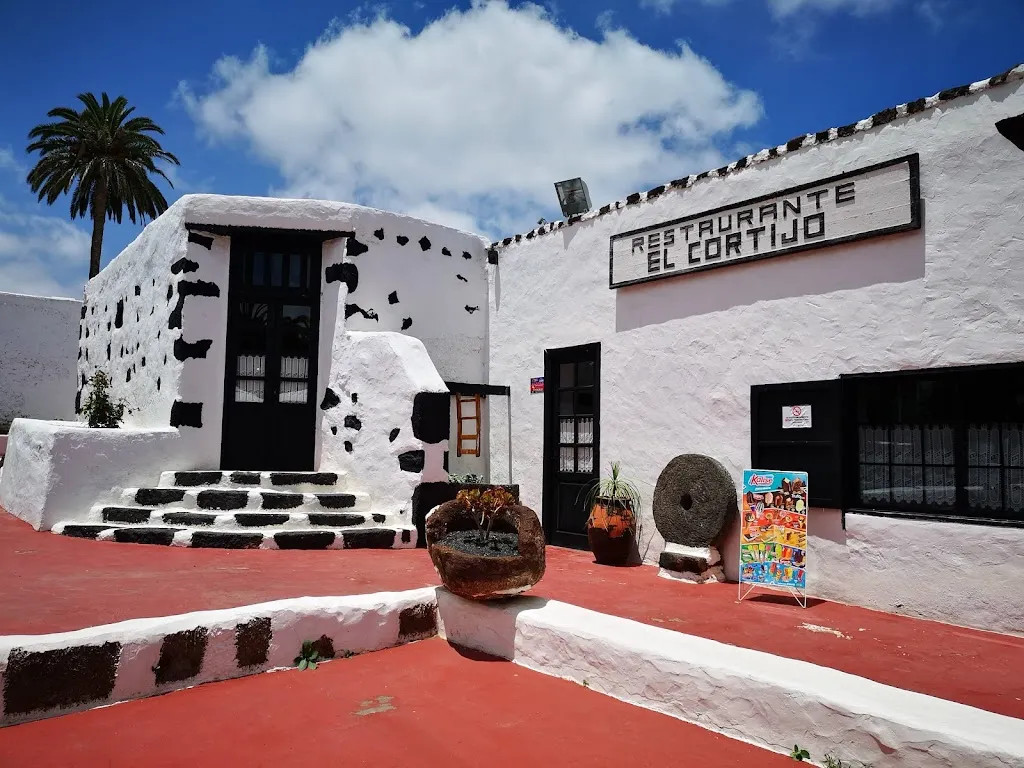 El Cortijo Restaurant restaurant in Haría