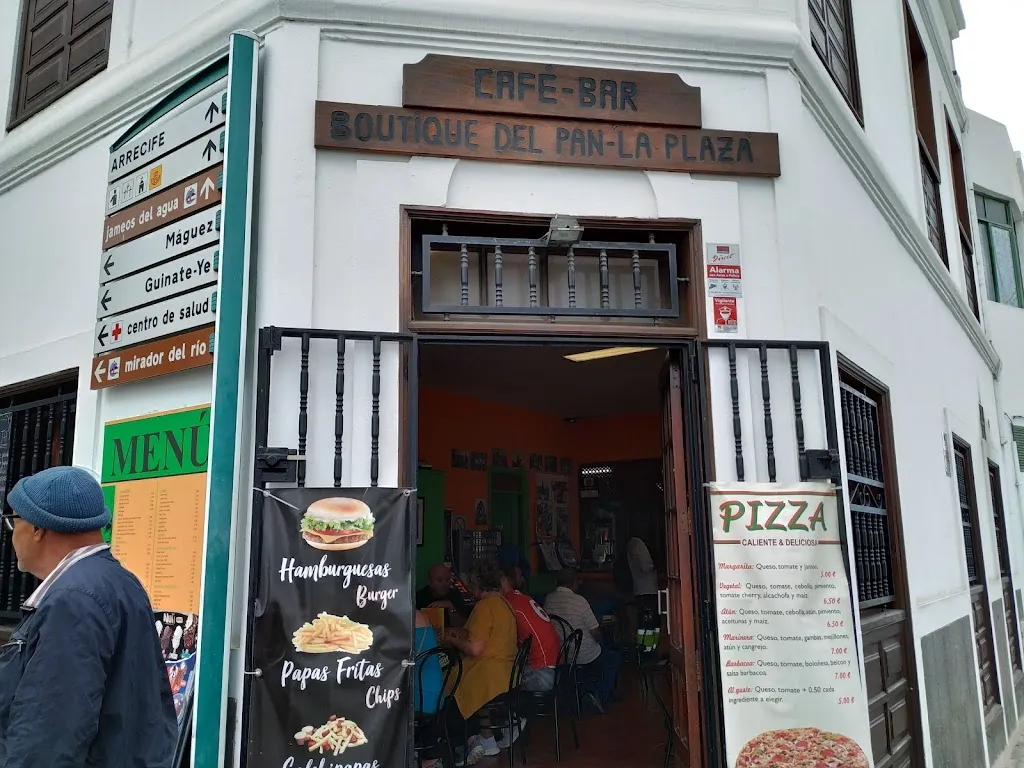 Bar Cafetería La Plaza ristorante a Haría