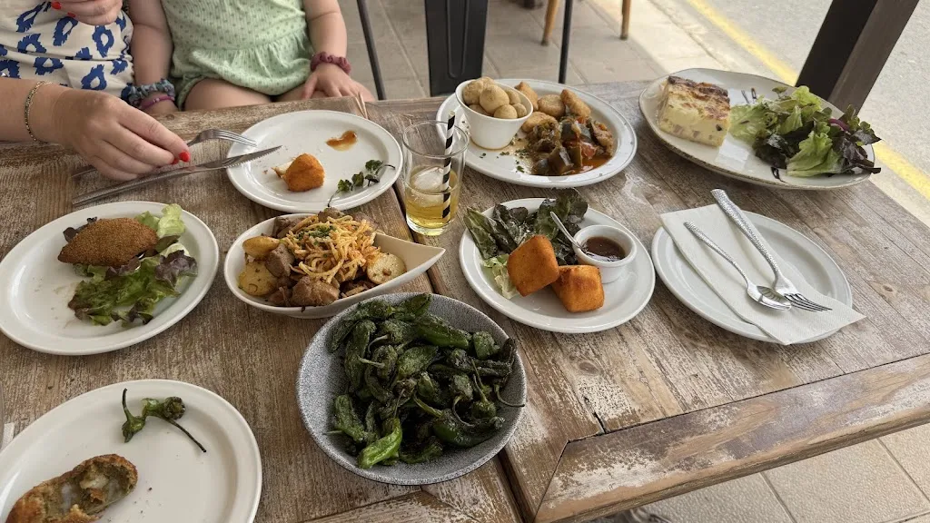 dotslasher_Olivo Corso_El Cotillo_review