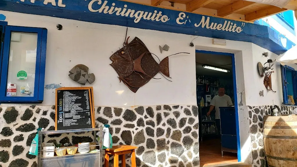 Cafe Central "Chiringuito el Muellito" restaurant in El Cotillo