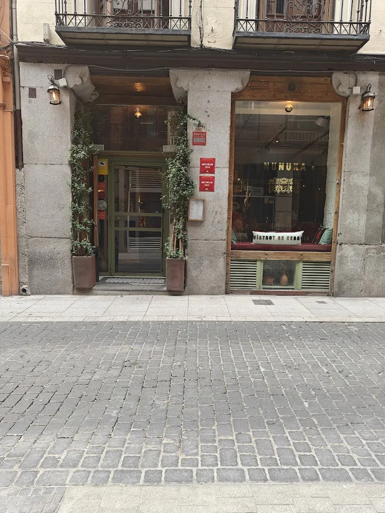 Nunuka | Georgian Restaurant Madrid_Gorga_slider_image_3