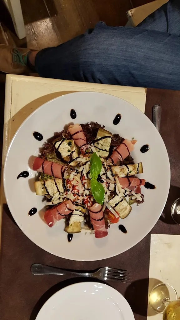 Stephan Heuberger_La Escuela_Los Silos_review