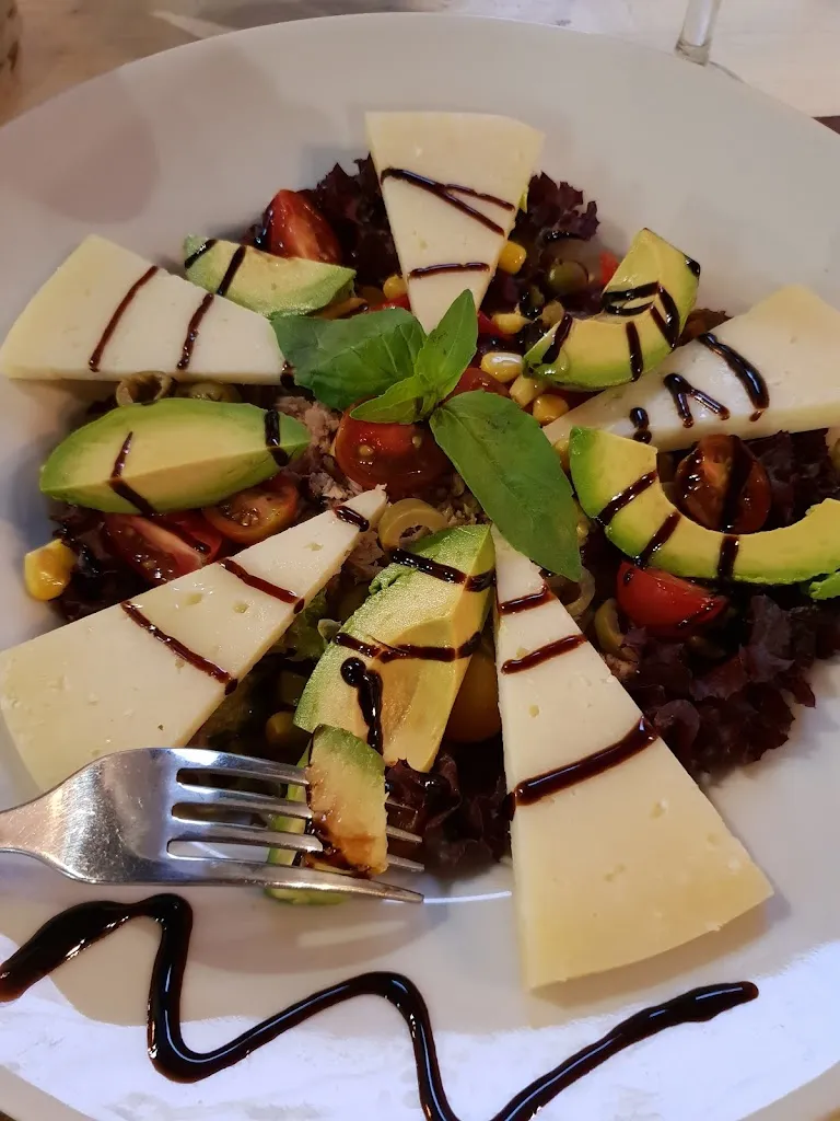 Metka Erjavc_La Escuela_Los Silos_review