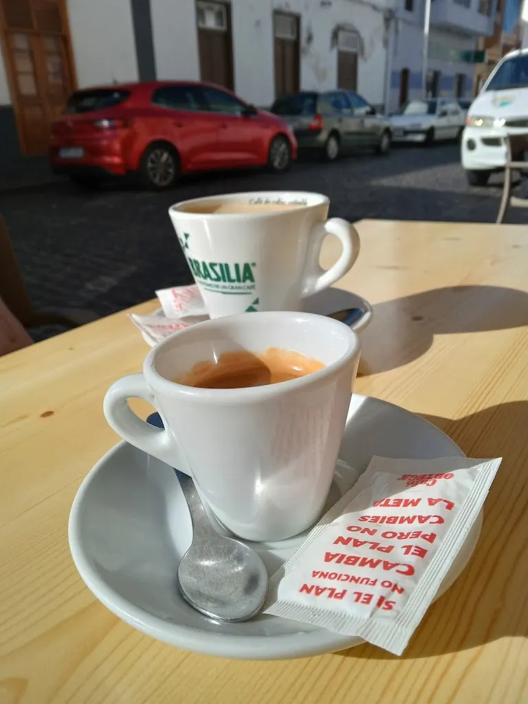 Tomas Trachtulec_Bar La Luz_Los Silos_review