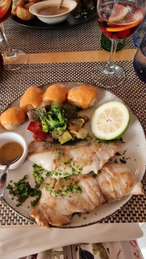 Capitan Hook  Puerto de Mogan - Gran Canaria_Mogán_slider_image_2