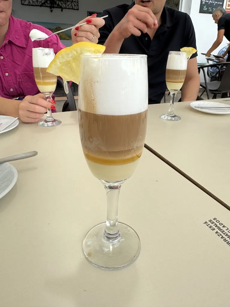 Oksana Turkiv_BISTRO' 22_Los Gigantes_review