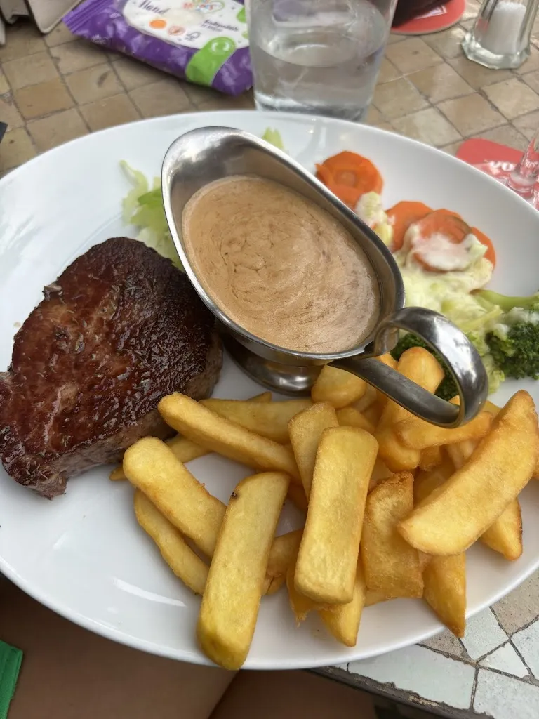 Lizzie Robinson_The Wine Bar & Terrace Evening Restaurant_Los Gigantes_review