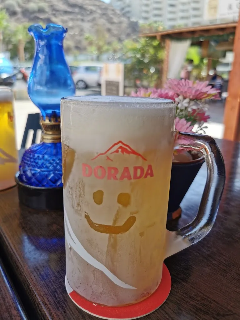 Tomas Stonys_Buen Gusto_Los Gigantes_review