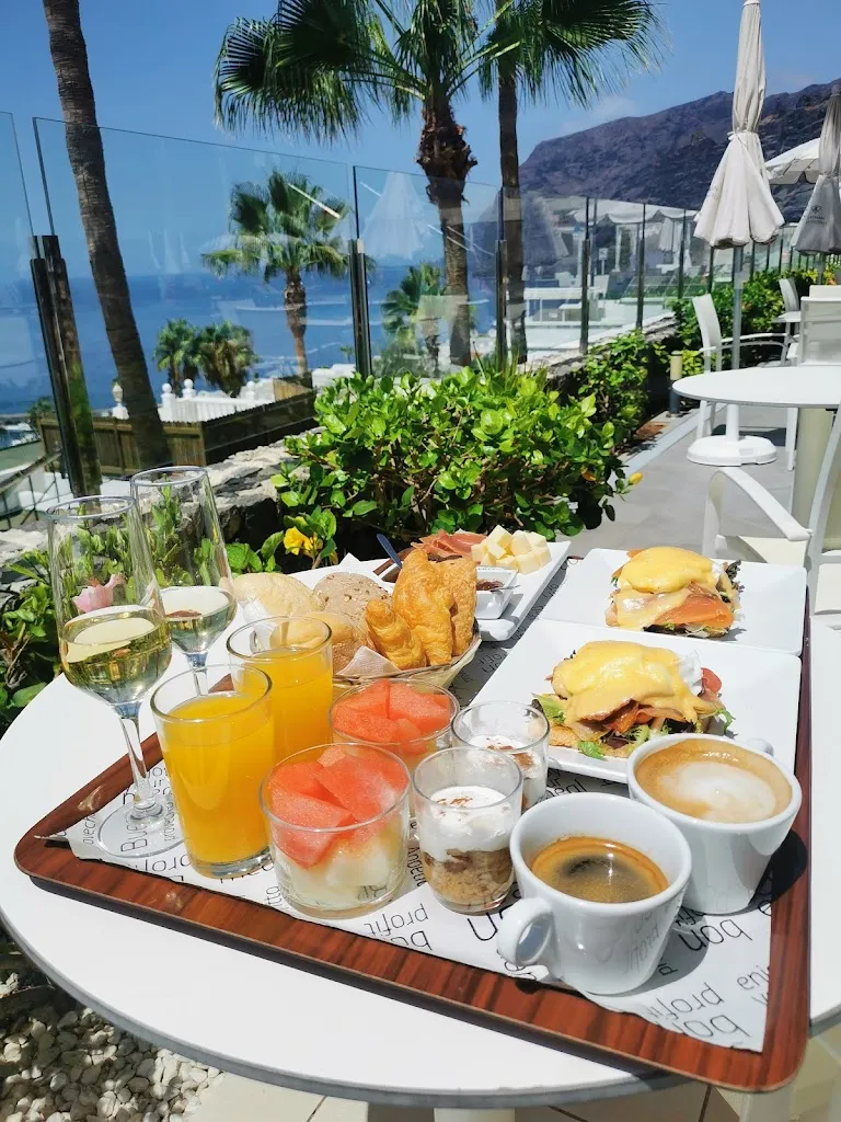 Ekaterina Yanutan_Terraza Diamond_Los Gigantes_review