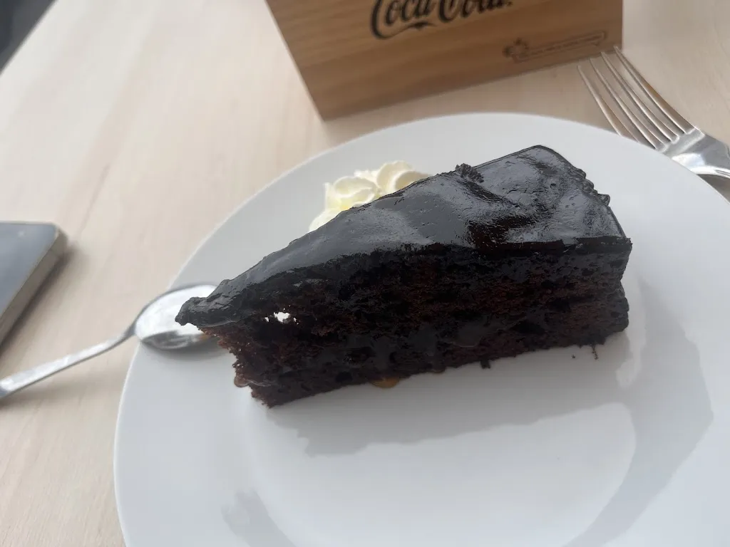 Kara Gresty_THE GOLDEN COD_Los Gigantes_review