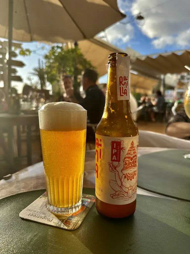 Basti Bay_Pepi Vintage Room Tenerife_Los Gigantes_review