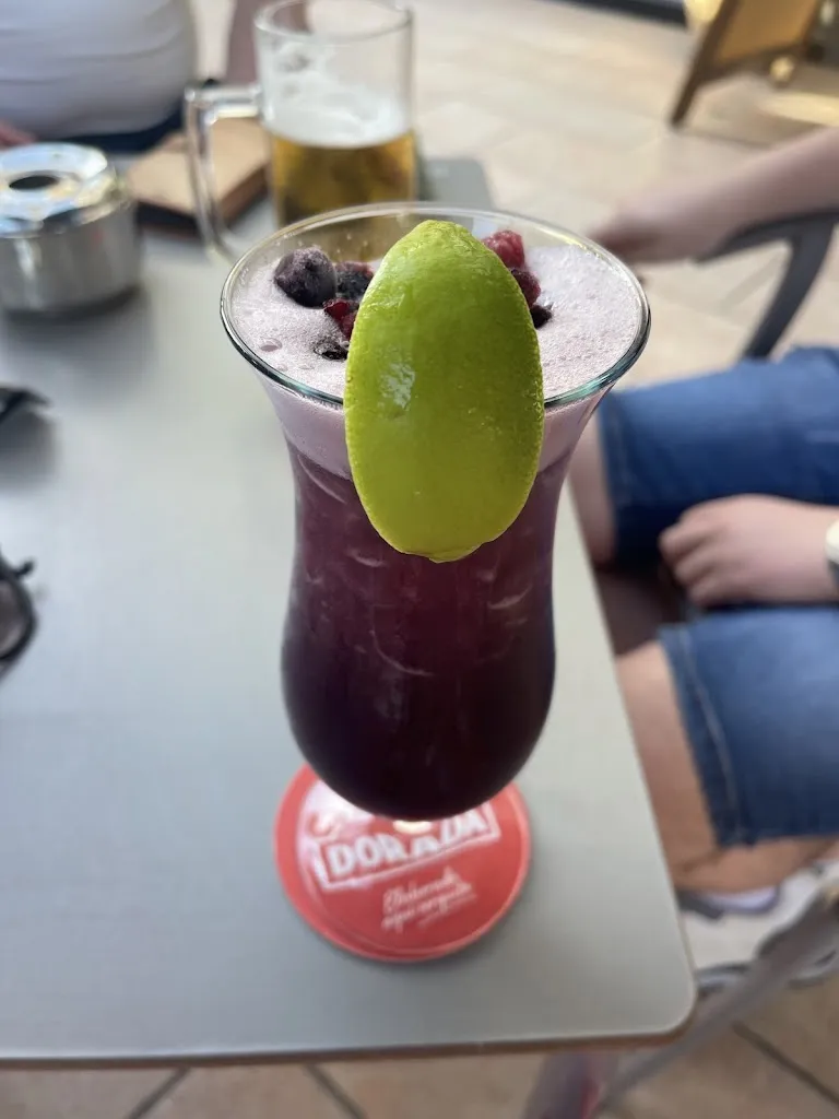 Amie McConnell_Green Corner_Los Gigantes_review