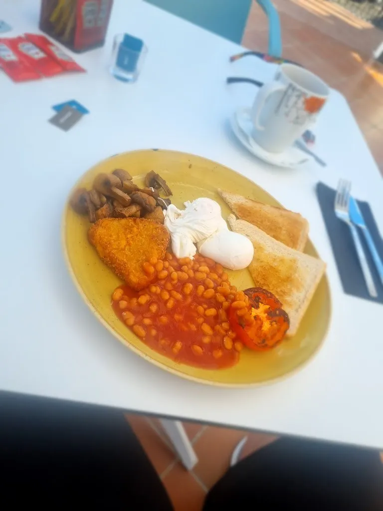 Reece Young_Las Rosa's - George's Bar & Restaurant_Los Gigantes_review