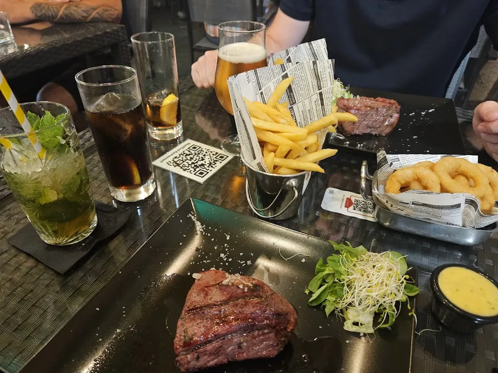 kelly willett_West End Restaurant - Burguers and Steakhouse in Maspalomas_Maspalomas_review