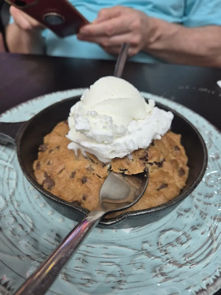 Julie Amelkin_LA PERLA NEGRA _Maspalomas_review