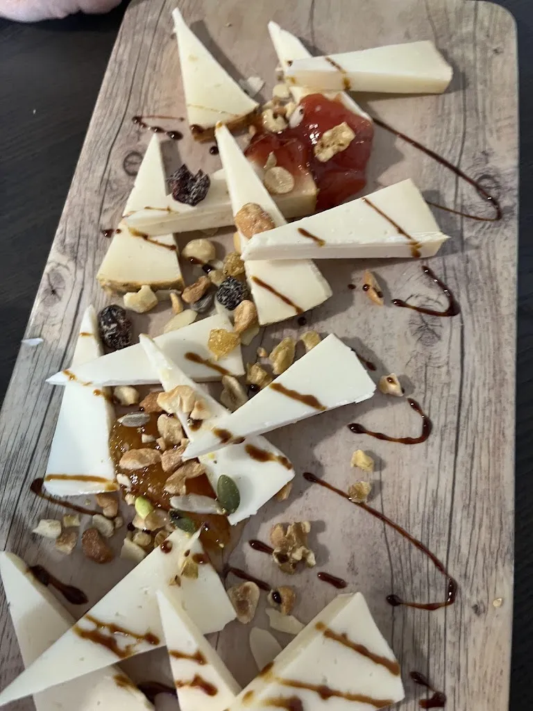 Simon Wood_LA PERLA NEGRA _Maspalomas_review