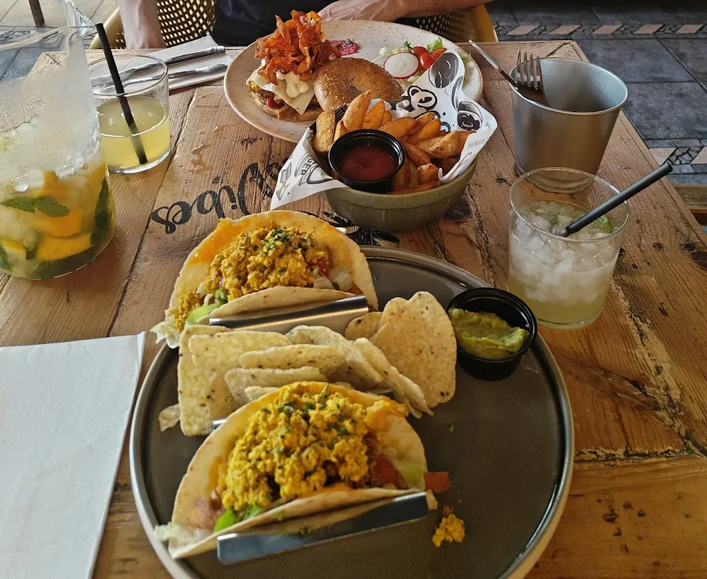 Sanja Jurić_Good Vibes - cocktail bar and restaurant_Maspalomas_review