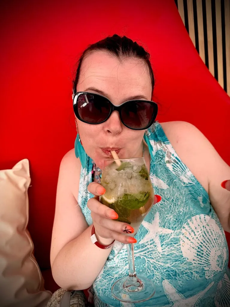 April Newton_il PosTo_Maspalomas_review