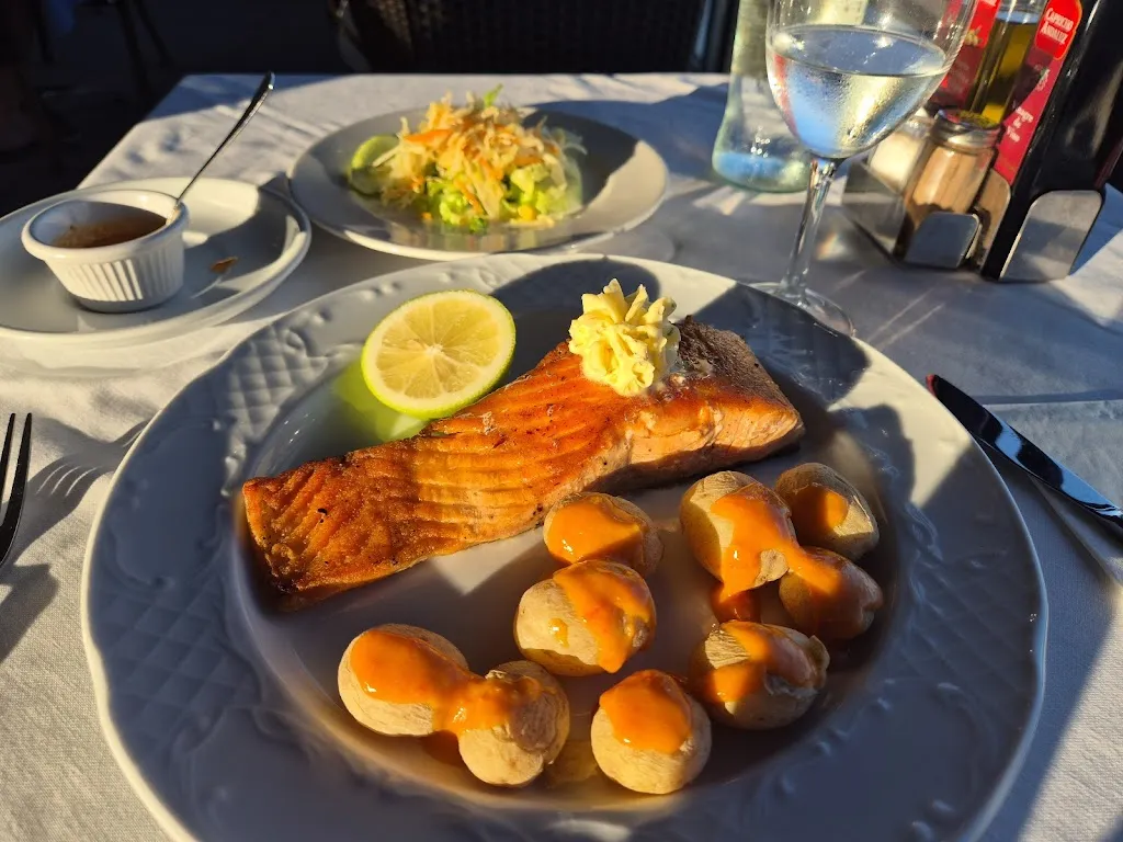 Lynsey Mason-Moore_Gorro Blanco_Playa del Ingles_review