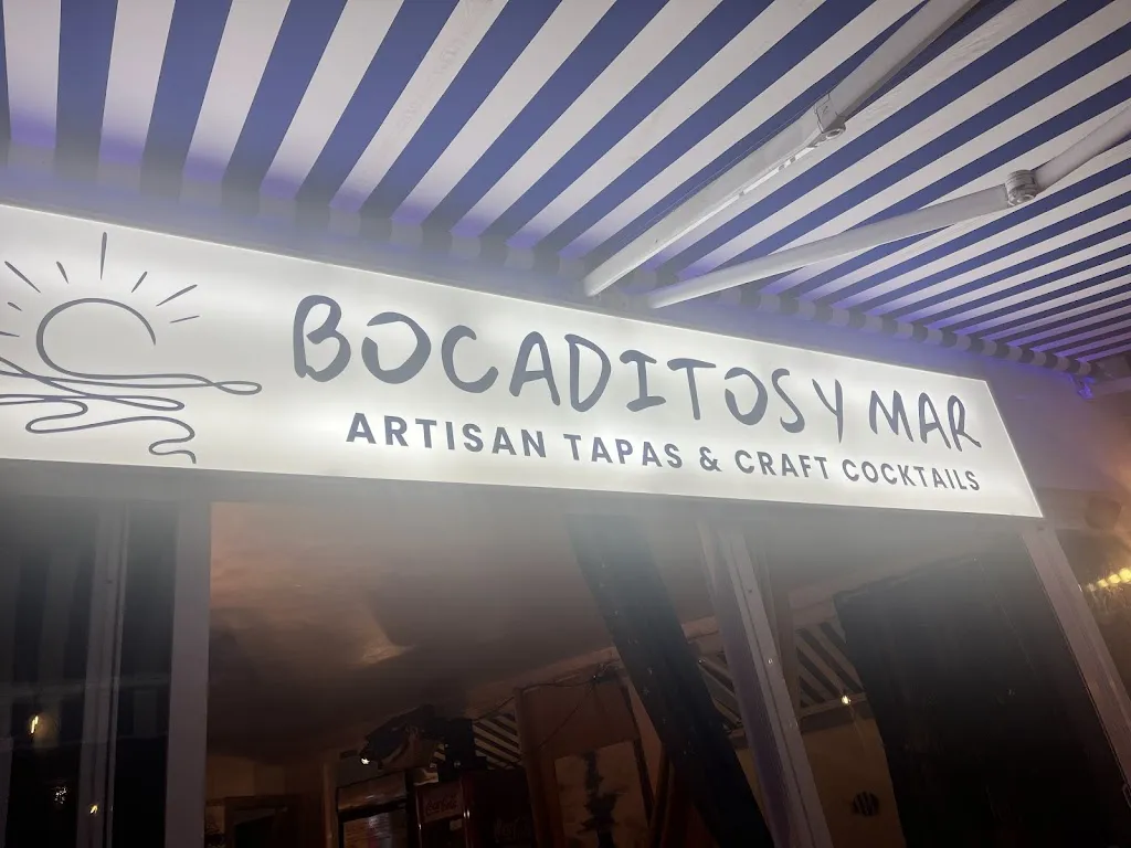 Bocaditos y Mar_Playa de las Américas_slider_image_3