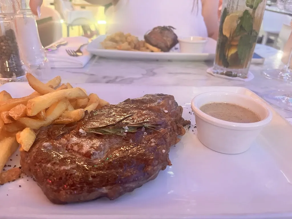 Reiss Adams_Bianco Restaurant_Playa de las Américas_recensione