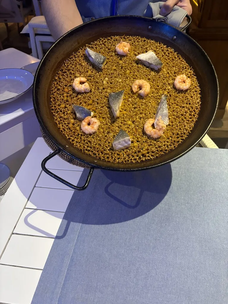 Halle O’Loughnan_Bésame Mucho_Playa de las Américas_review