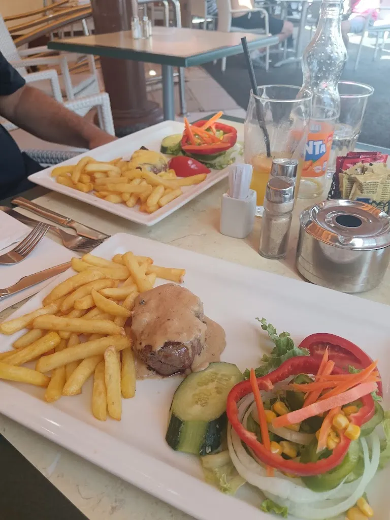 Abbie Moriarty_The Savoy_Playa de las Américas_review