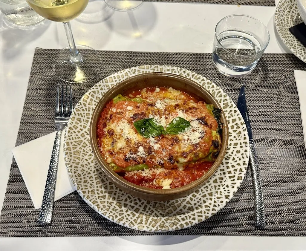 Zigmund Sk_La Tratto_Playa de las Américas_review