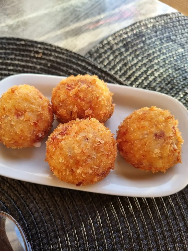 Emma C_Izaro Taberna_Playa Blanca_review