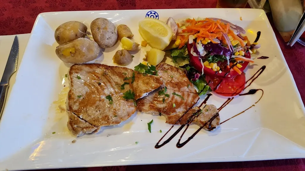 Neil Fraser_Típico Canario_Playa Blanca_review