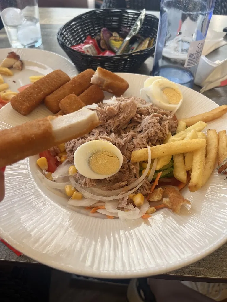 Sarah Shahmoon_The Irish Anvil Bar_Playa Blanca_review