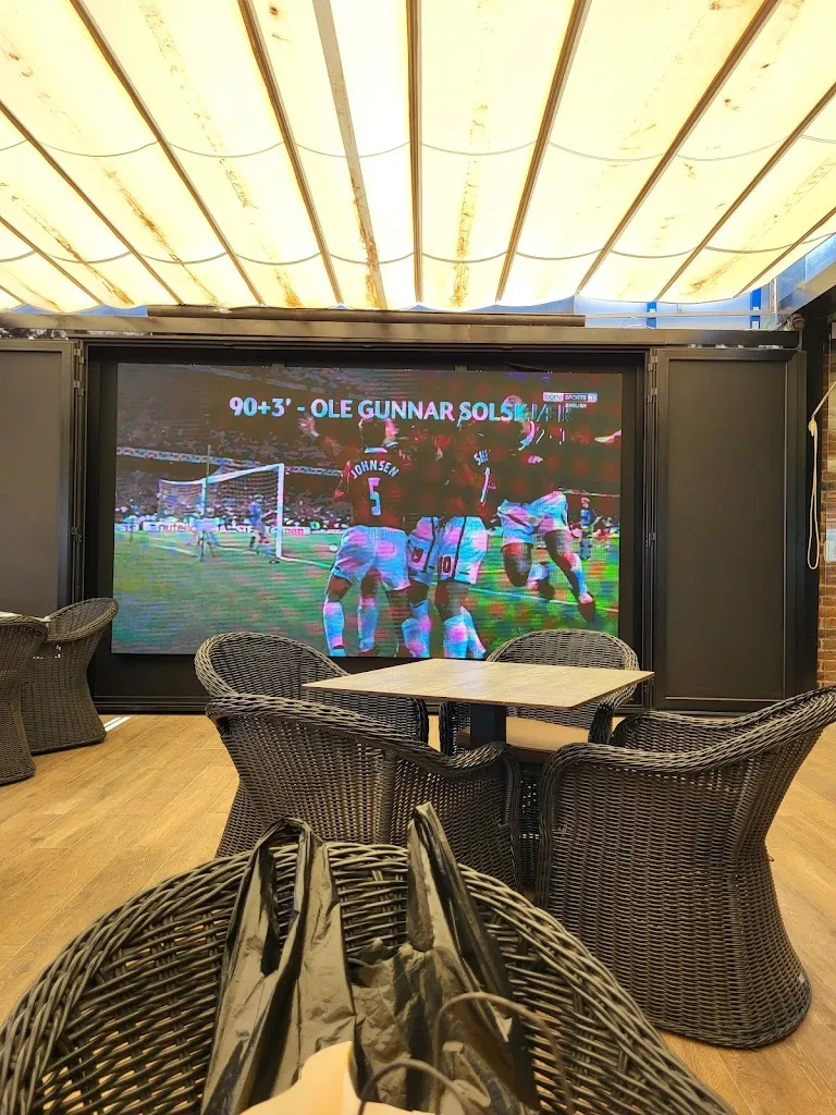 Thomas McShane_The Irish Anvil Bar_Playa Blanca_review