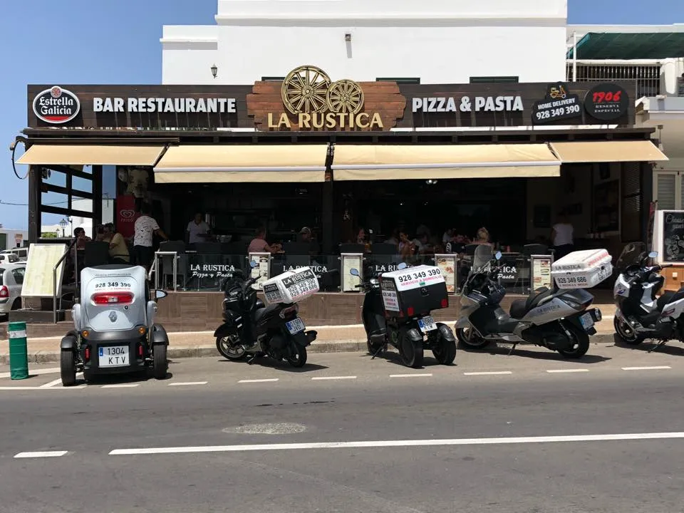 Restaurantes La Rústica_Playa Blanca_slider_image_1