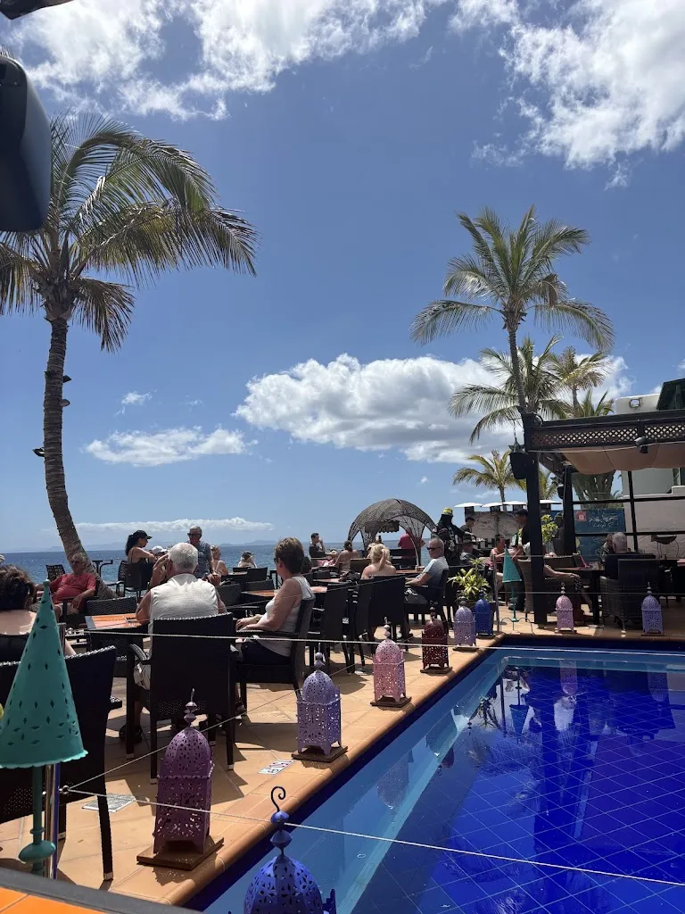 J R_Cafe La Ola_Puerto del Carmen_review