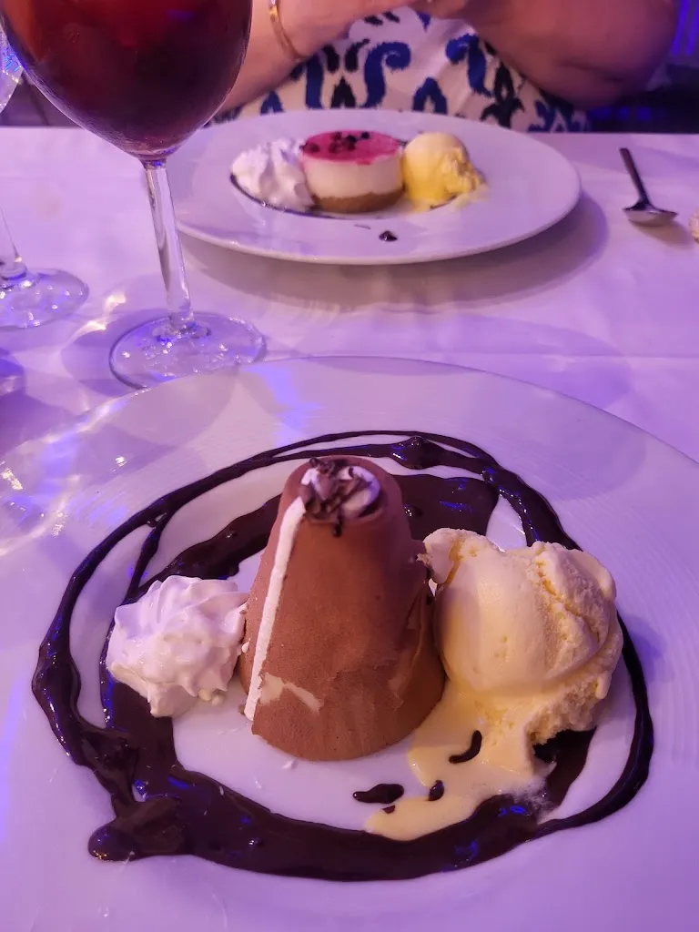 Philip Lyons_Luna_Puerto del Carmen_review