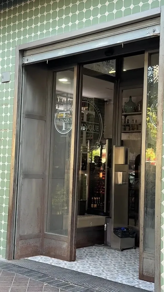 Carlos Domínguez_Restaurante El Tanque_Tanque_review