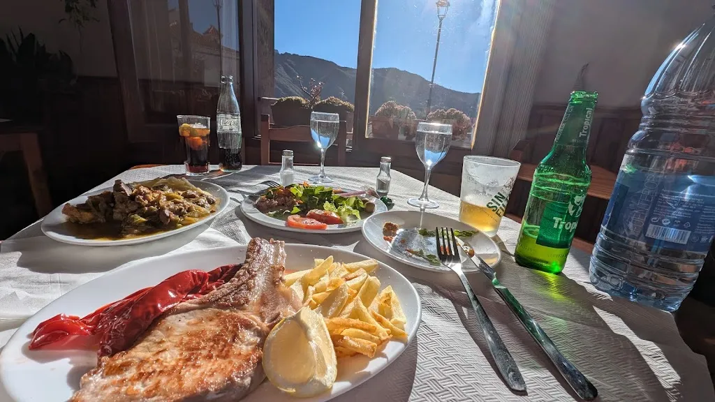 Yavar Naddaf_Bar Restaurante Sombras del Nublo_Tejeda_review