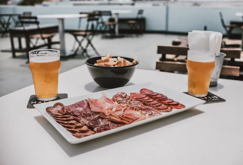 Cervecera Malpeis_Tinajo_slider_image_3