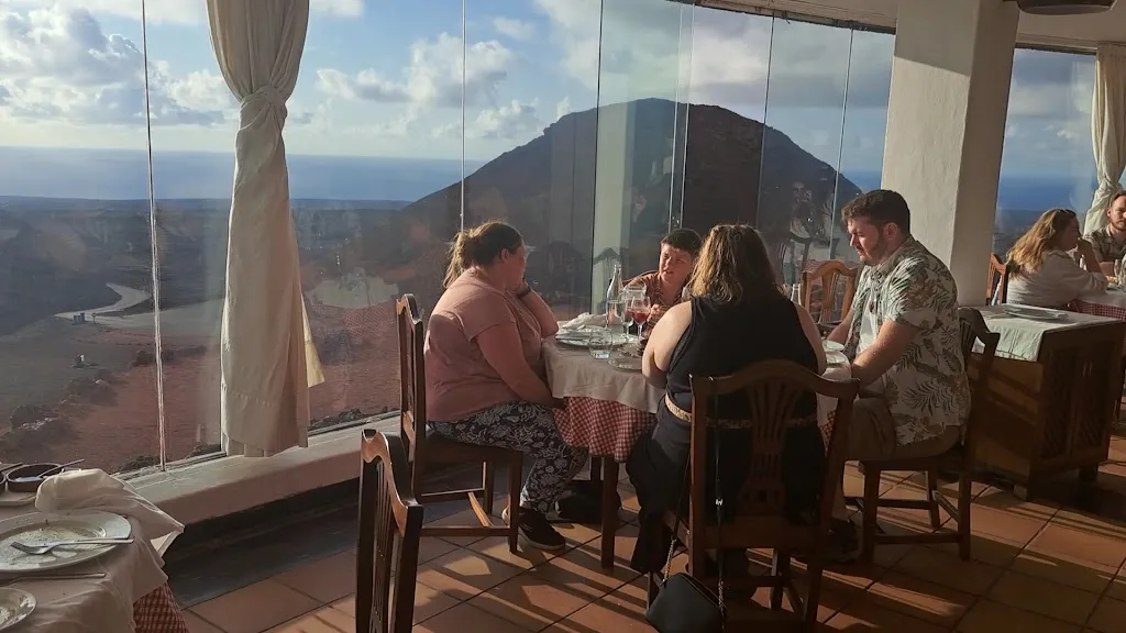 Restaurante El Diablo_Tinajo_slider_image_2