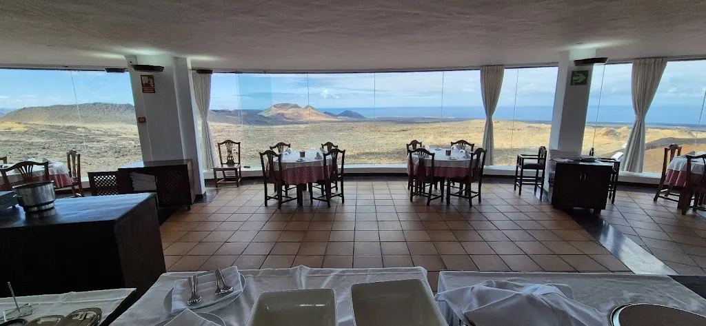 Restaurante El Diablo_Tinajo_slider_image_3