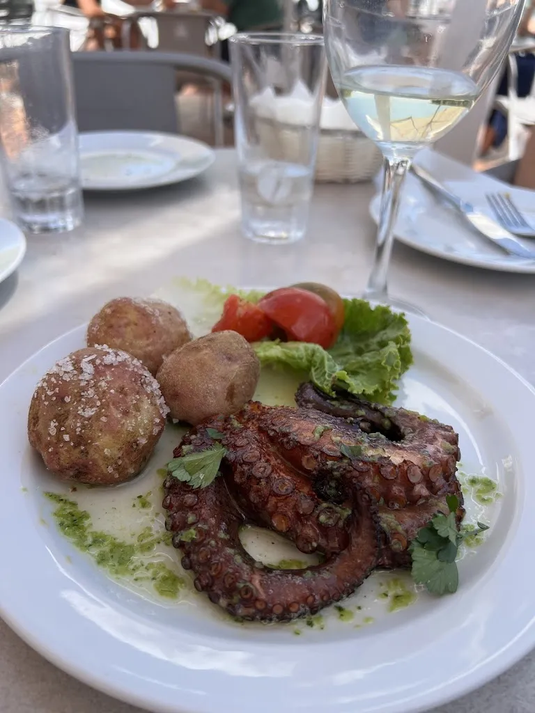 Ewelina Oblocka_Restaurante Teleclub de Mancha Blanca_Tinajo_review