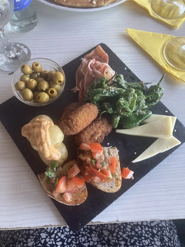 Molly H-W_Arizona Resturante_Puerto Rico_recensione