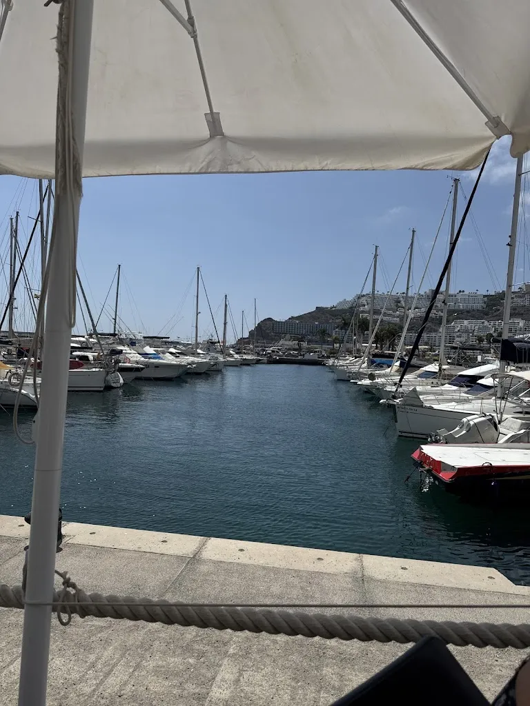 Gavin Holloway_Restaurante El Rinconcito de Canarias_Puerto Rico_review