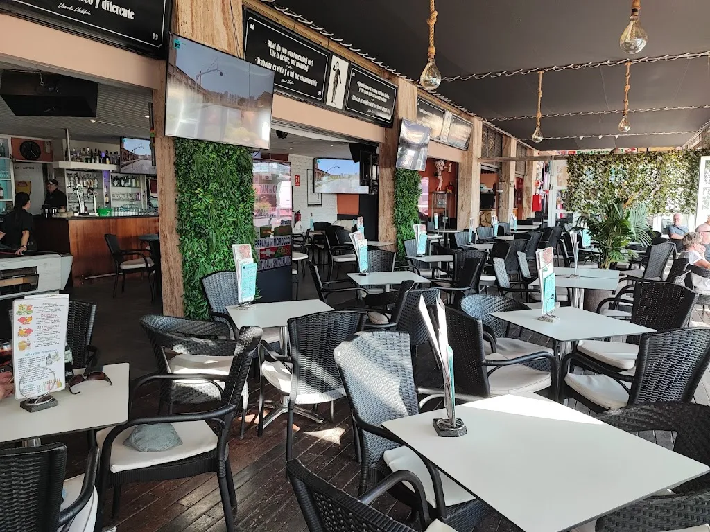 CHARLIE'Z & FRIENDS_Puerto Rico_slider_image_1