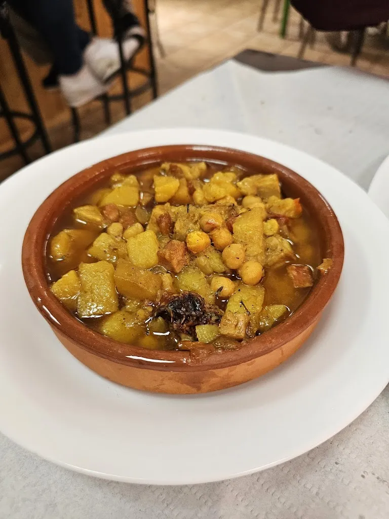 Luis Medina_La Cantina de Juan - AAVV Valsendero_Valleseco_review