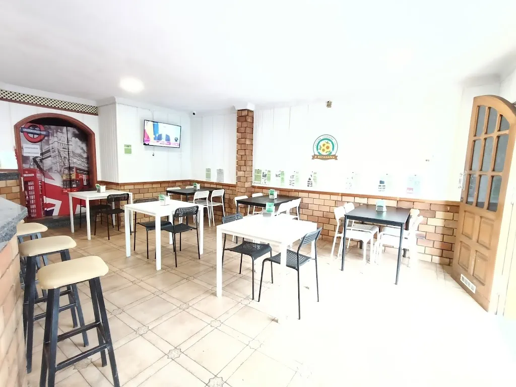 Cafetería 3 Girasoles restaurant in Valleseco